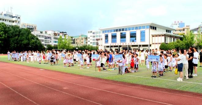 普定县举办2025年全民健身日趣味运动会