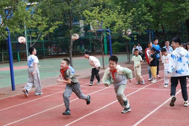 “会暖春芽 多彩假期”丨阳光为墨运动为笔书写少年风华(图8)