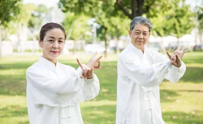 为什么说瑜伽是完美老年运动？身心结合的特殊益处